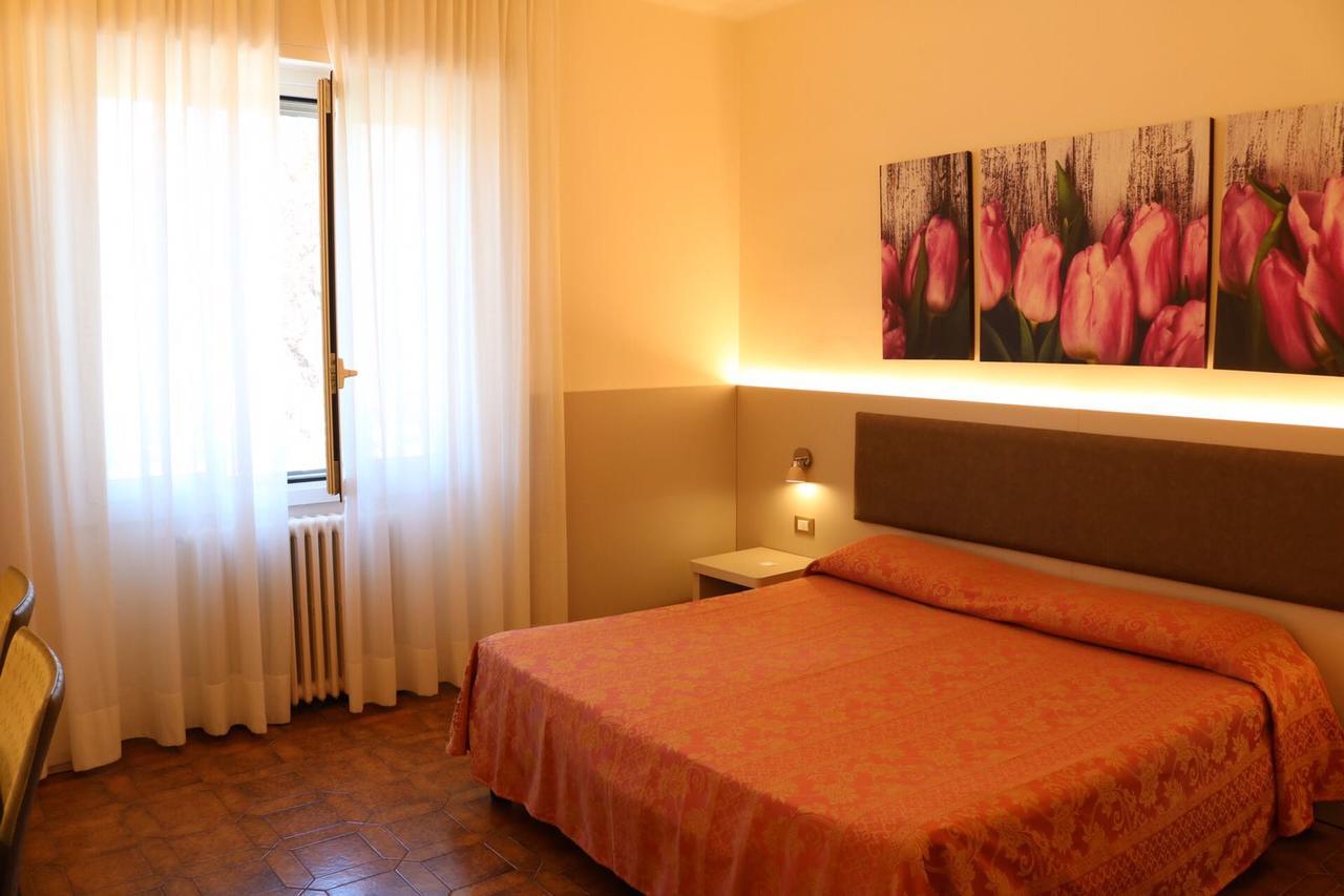 Dipendenza Aurora Apartment Pavia Luaran gambar