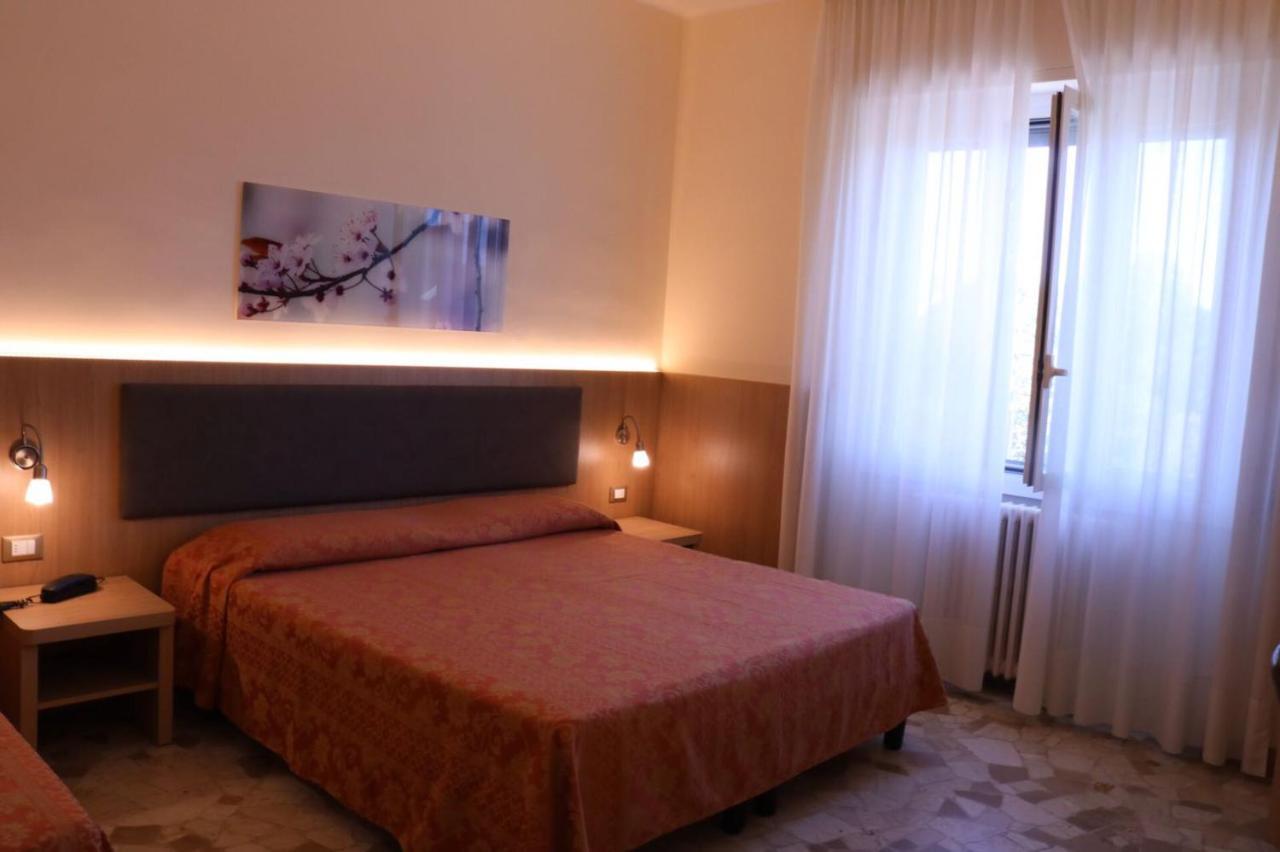 Dipendenza Aurora Apartment Pavia Luaran gambar
