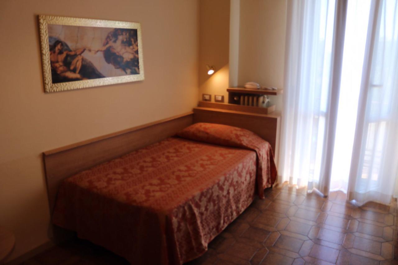 Dipendenza Aurora Apartment Pavia Luaran gambar