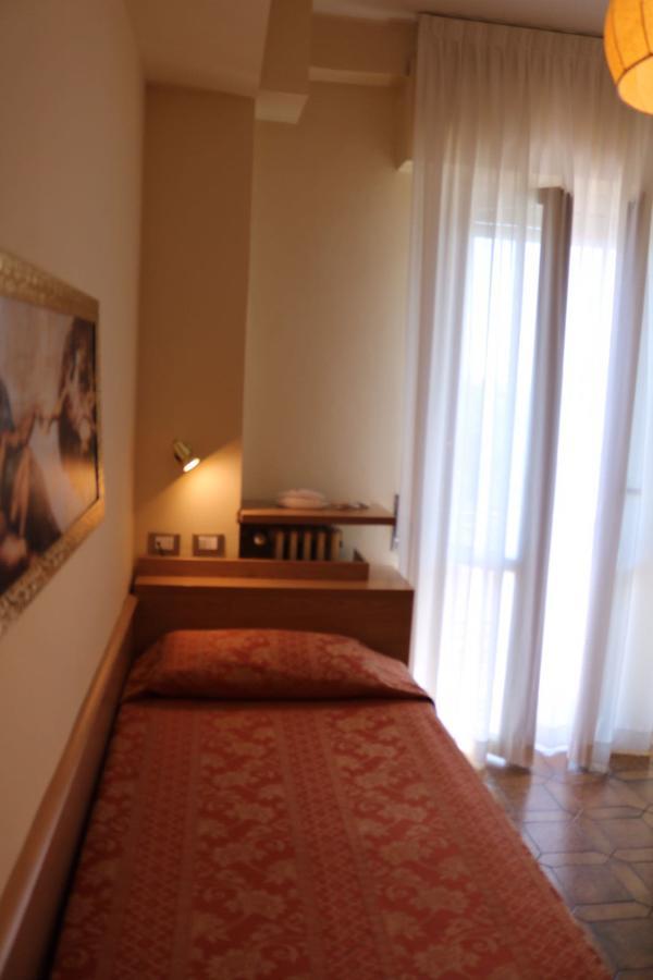 Dipendenza Aurora Apartment Pavia Luaran gambar